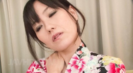 Manami Komukai modelo pornografico galería