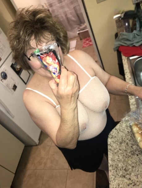 MILF seduciendo a mamá desnudos de alta calidad imagen