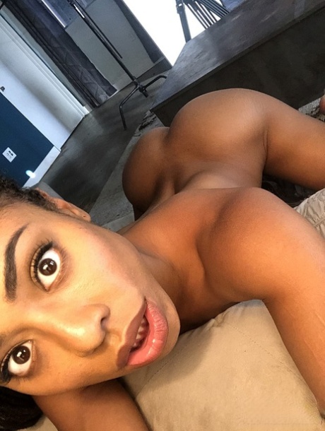 Kira Noir modelo porno imagen